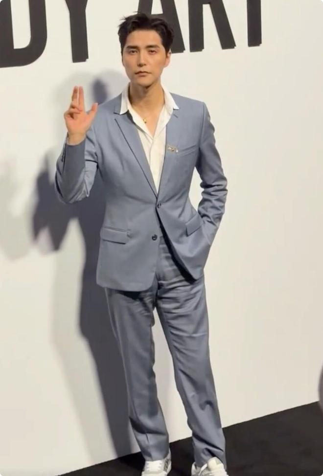 钰精致郑钦文露背朱珠美得无死角瓦力棋牌迪奥红毯生活图曝光杨采(图6)