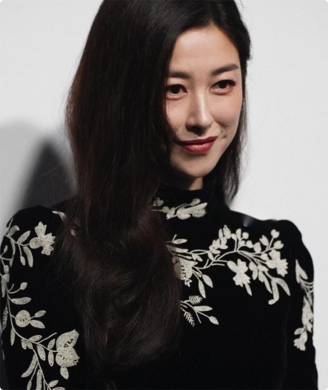 钰精致郑钦文露背朱珠美得无死角瓦力棋牌迪奥红毯生活图曝光杨采(图12)