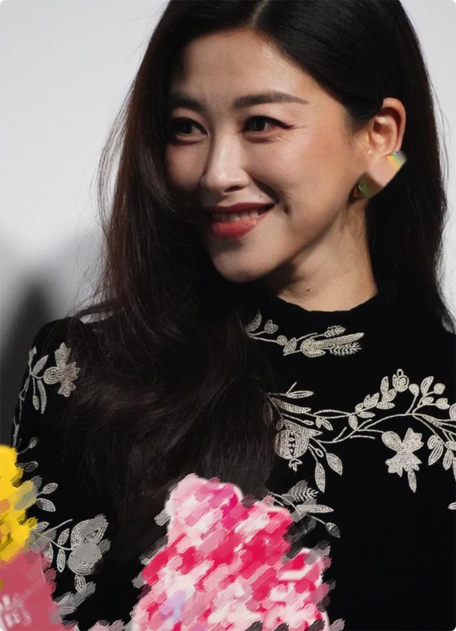 钰精致郑钦文露背朱珠美得无死角瓦力棋牌迪奥红毯生活图曝光杨采(图9)