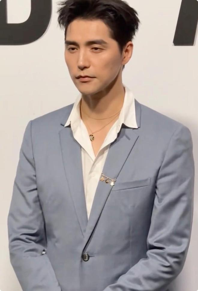 钰精致郑钦文露背朱珠美得无死角瓦力棋牌迪奥红毯生活图曝光杨采(图13)