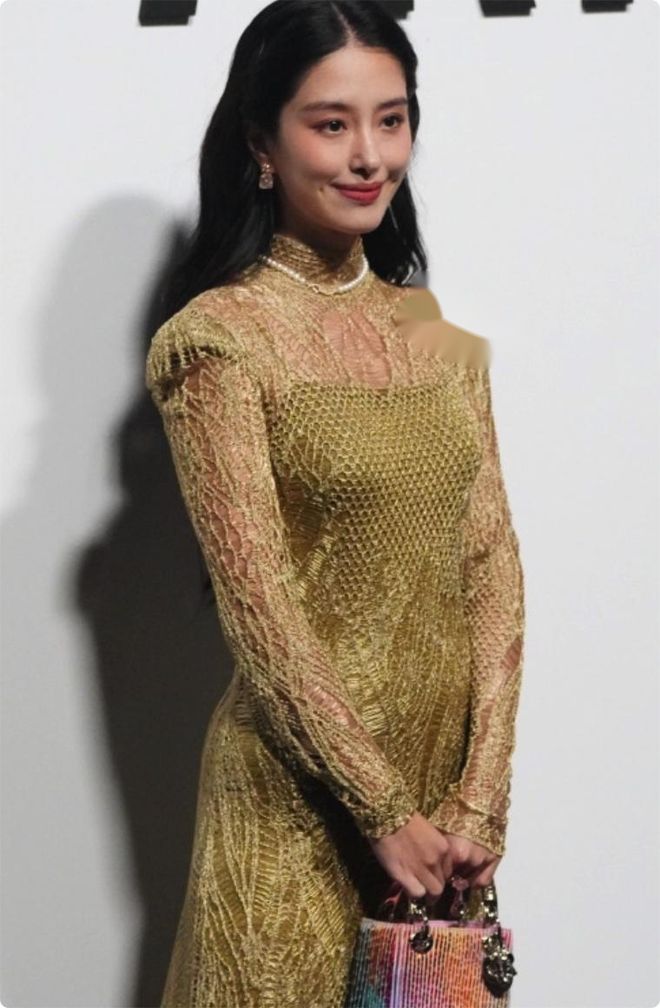 钰精致郑钦文露背朱珠美得无死角瓦力棋牌迪奥红毯生活图曝光杨采(图11)