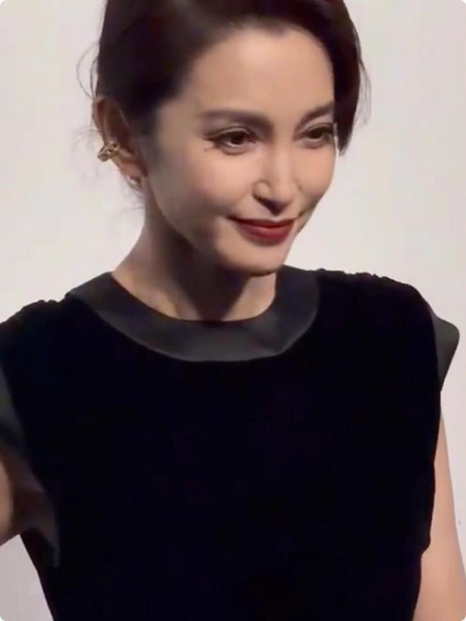 钰精致郑钦文露背朱珠美得无死角瓦力棋牌迪奥红毯生活图曝光杨采(图10)