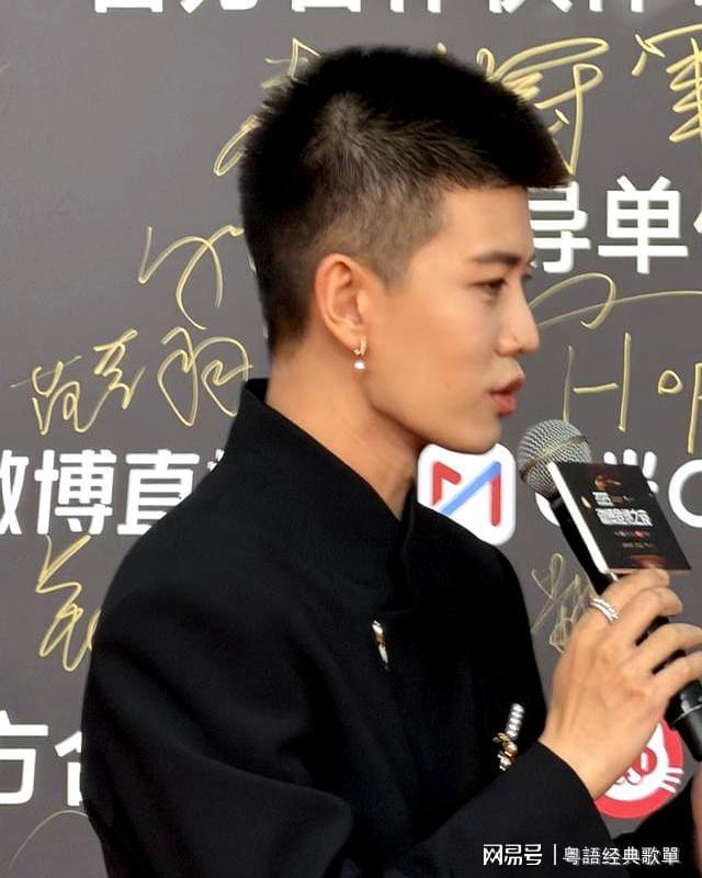 大分从邓亚萍看他的眼神就知道他多帅瓦力棋牌任嘉伦寸头珍珠耳环造型上(图4)