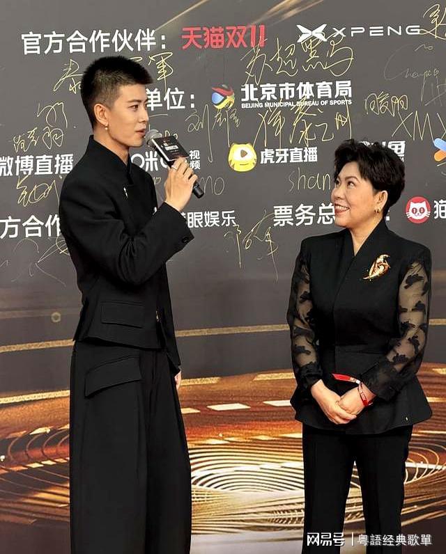 大分从邓亚萍看他的眼神就知道他多帅瓦力棋牌任嘉伦寸头珍珠耳环造型上(图6)