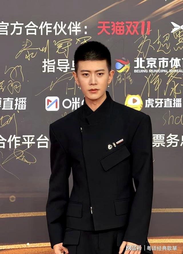 大分从邓亚萍看他的眼神就知道他多帅瓦力棋牌任嘉伦寸头珍珠耳环