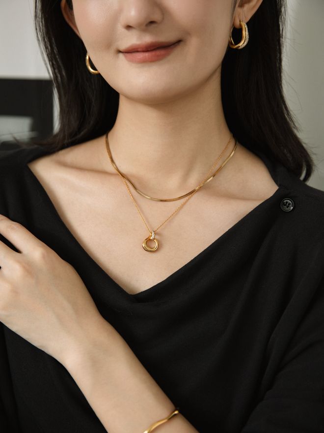 芷蕾种草的宝藏单品确实很好搭！瓦力棋牌游戏推广 被刘亦菲、辛(图3)