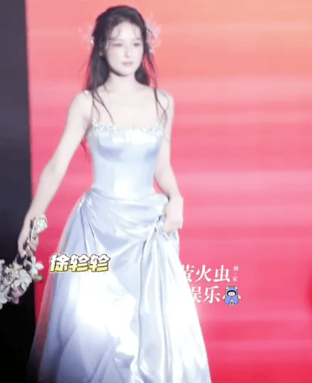 各个天生丽质颜值身材都不输内娱女星瓦力棋牌游戏短剧演员红毯：女演员们(图7)