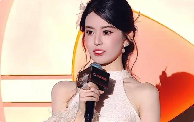 各个天生丽质颜值身材都不输内娱女星瓦力棋牌游戏短剧演员红毯：女演员们(图14)