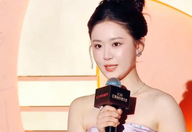 各个天生丽质颜值身材都不输内娱女星瓦力棋牌游戏短剧演员红毯：女演员们(图15)