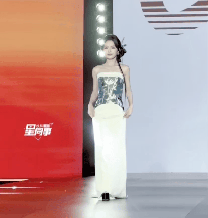 各个天生丽质颜值身材都不输内娱女星瓦力棋牌游戏短剧演员红毯：女演员们(图20)